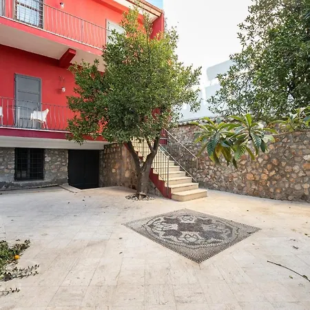 Fascinating Flat Near Hadrians Gate *