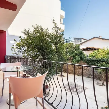 Fascinating Flat Near Hadrians Gate Apartment