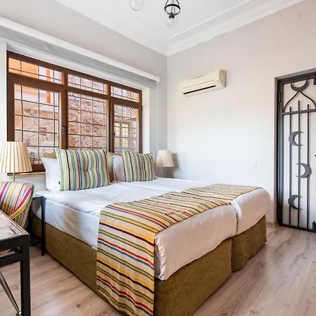 Fascinating Flat Near Hadrians Gate Antalya