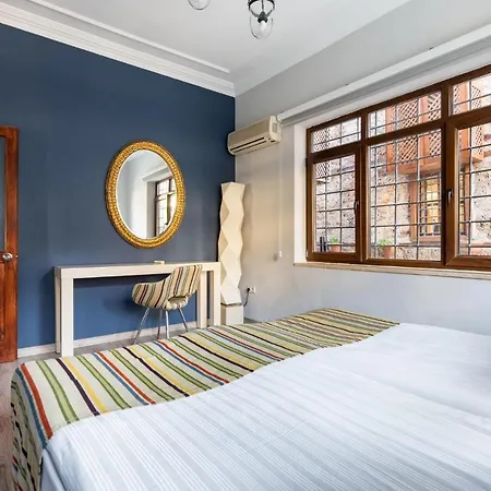 Fascinating Flat Near Hadrians Gate Apartment Antalya